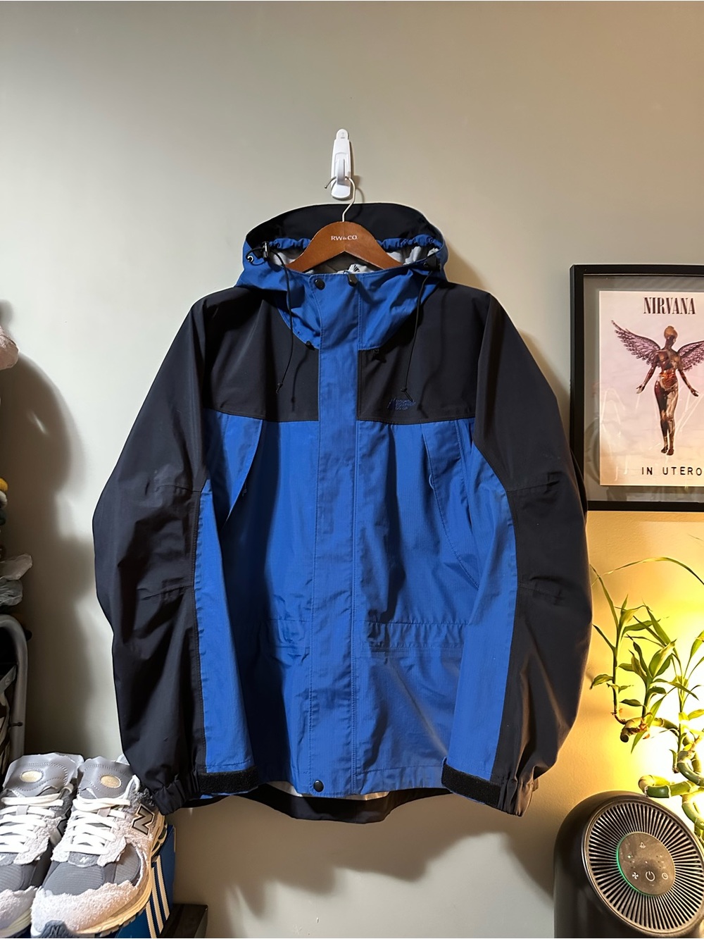 Vintage GoreTex MEC Men's Hooded Raincoat in Blue and Black